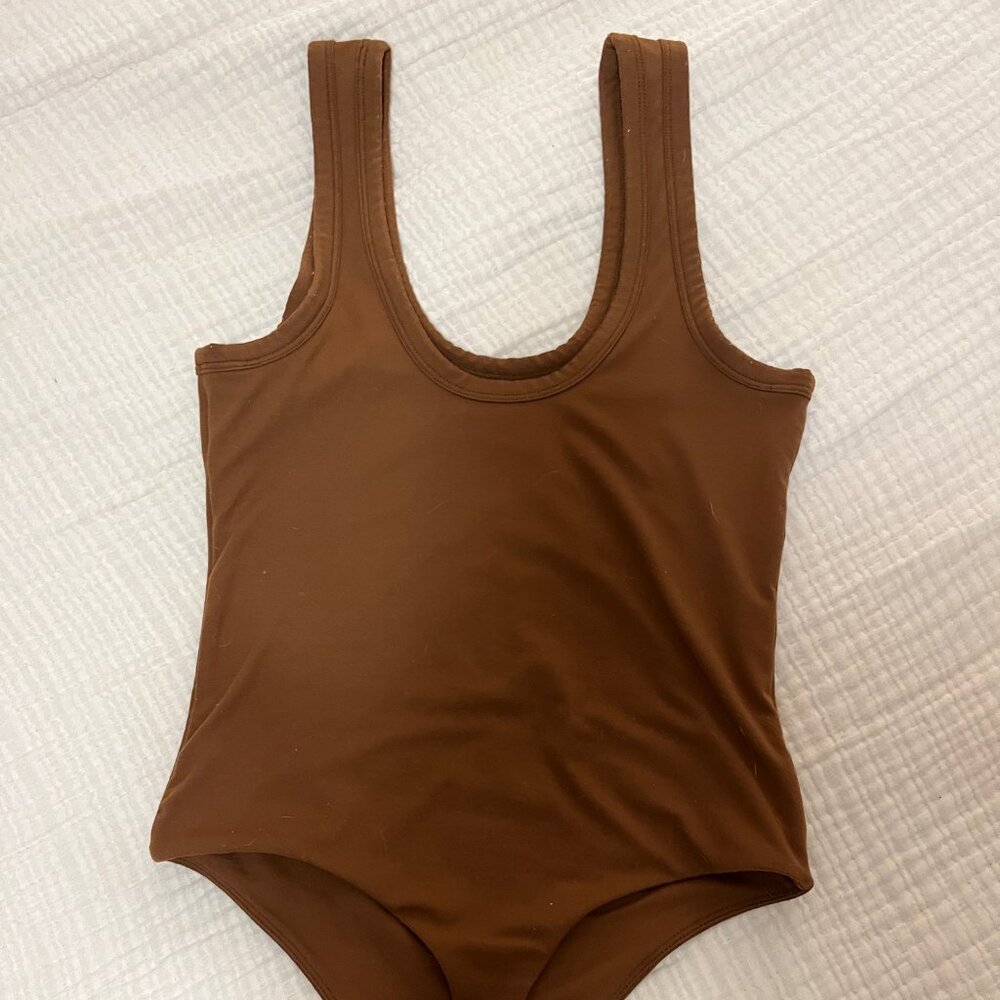 nuuds | Women's Seamless Scoop Tank Bodysuit - Chocolate